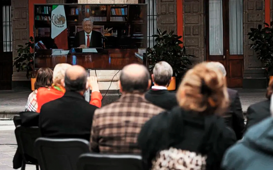AMLO pide a embajadores política de respeto y “no pelear con ningún gobierno”