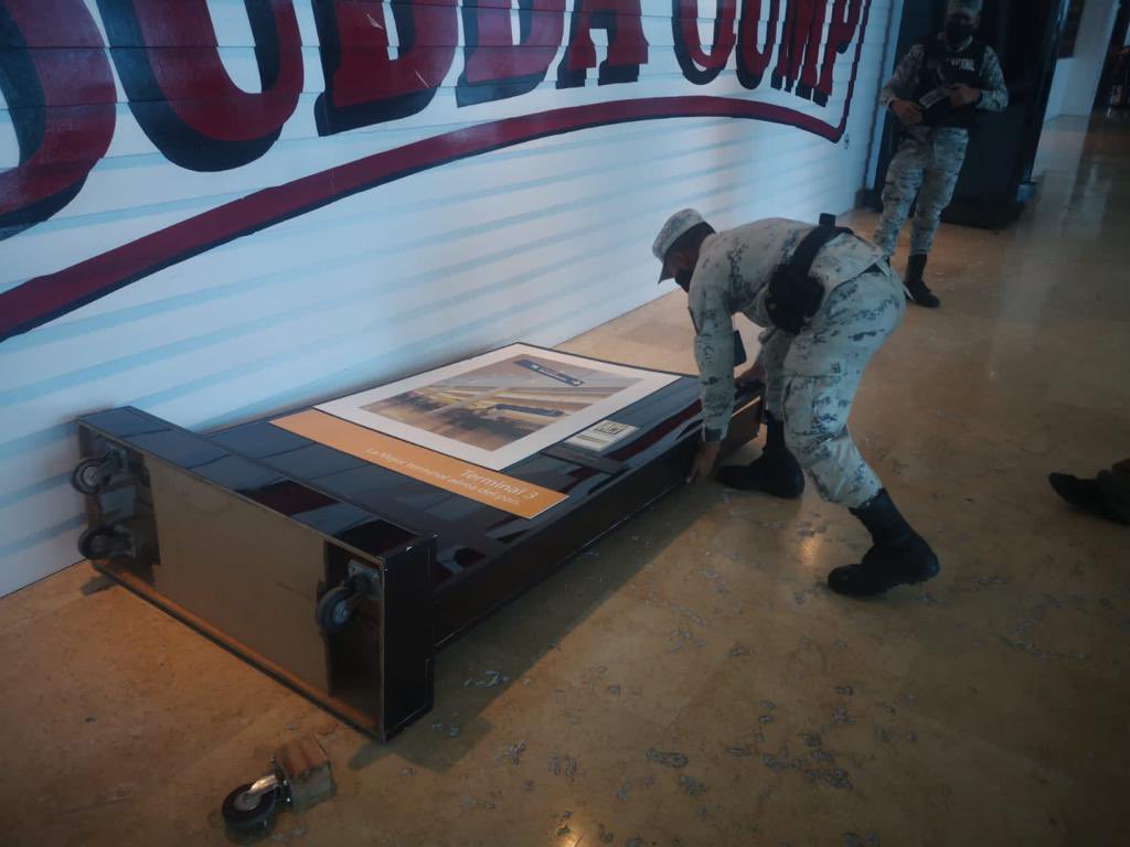 No fue balacera; caída de anuncio genera estruendoso ruido en el AIC de Cancún