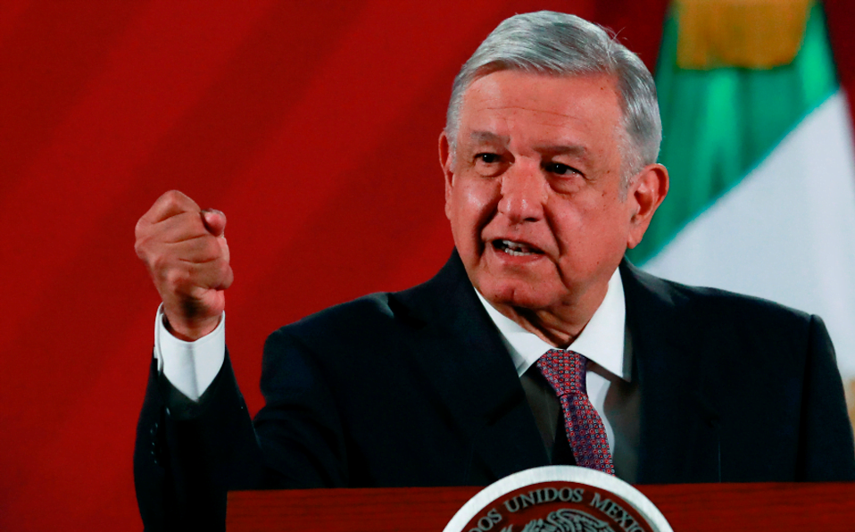 Aplaude AMLO a mamá que entregó a su hijo rijoso en Gallos-Atlas