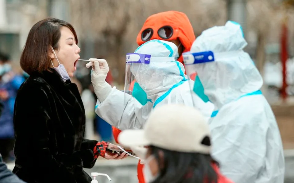 China confina a otra ciudad por casos de covid-19
