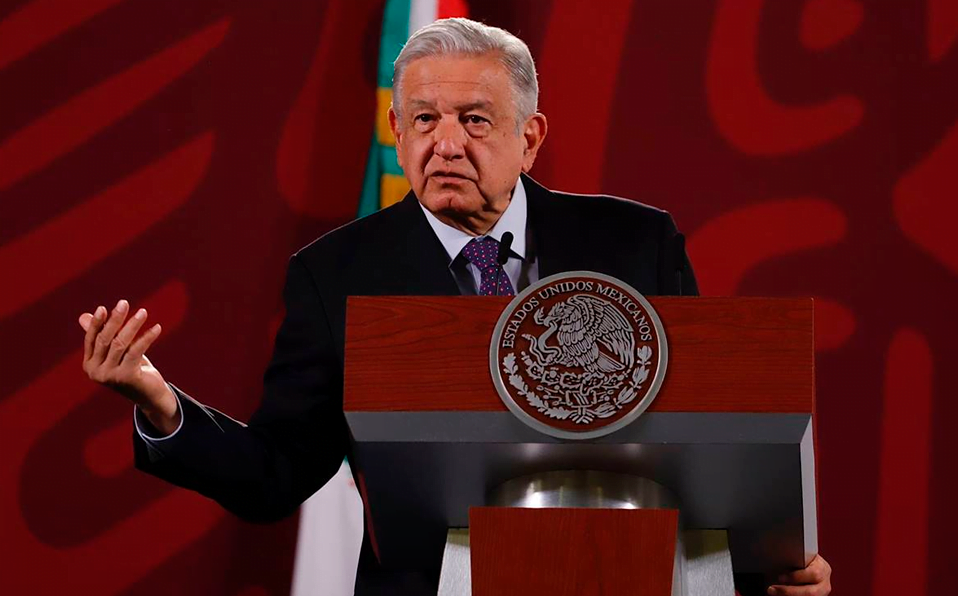 Opositores piden que me quede: AMLO