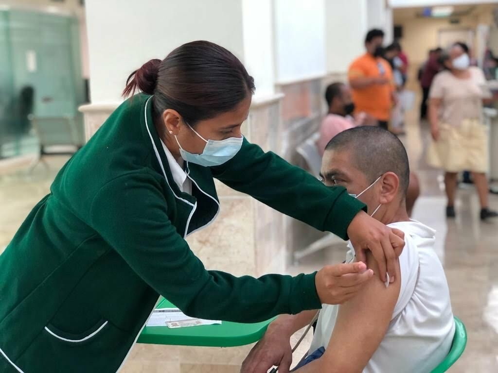 Instituciones de salud pública unidas en vacunación anti COVID