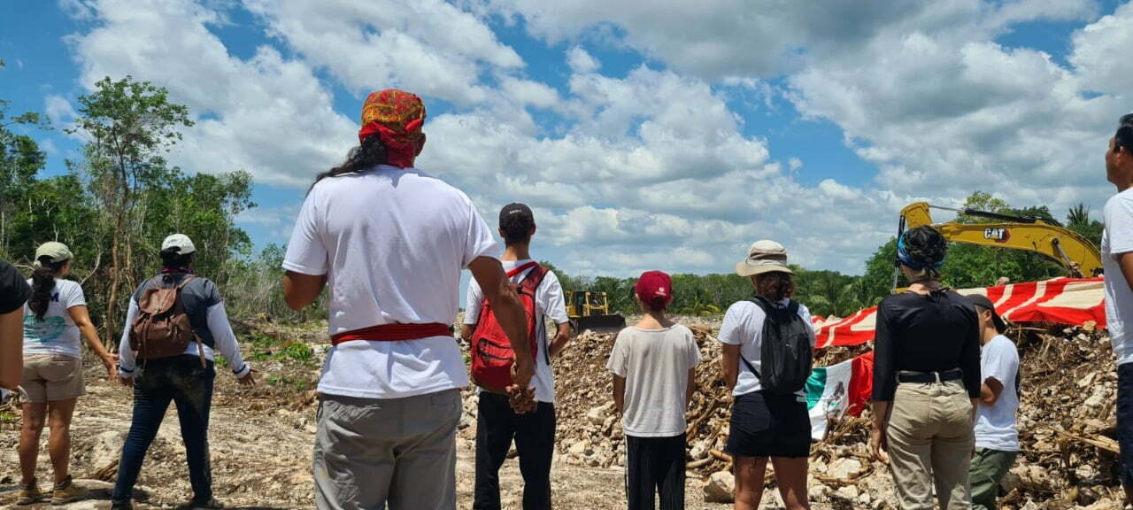Activistas protestan en brecha del Tren Maya
