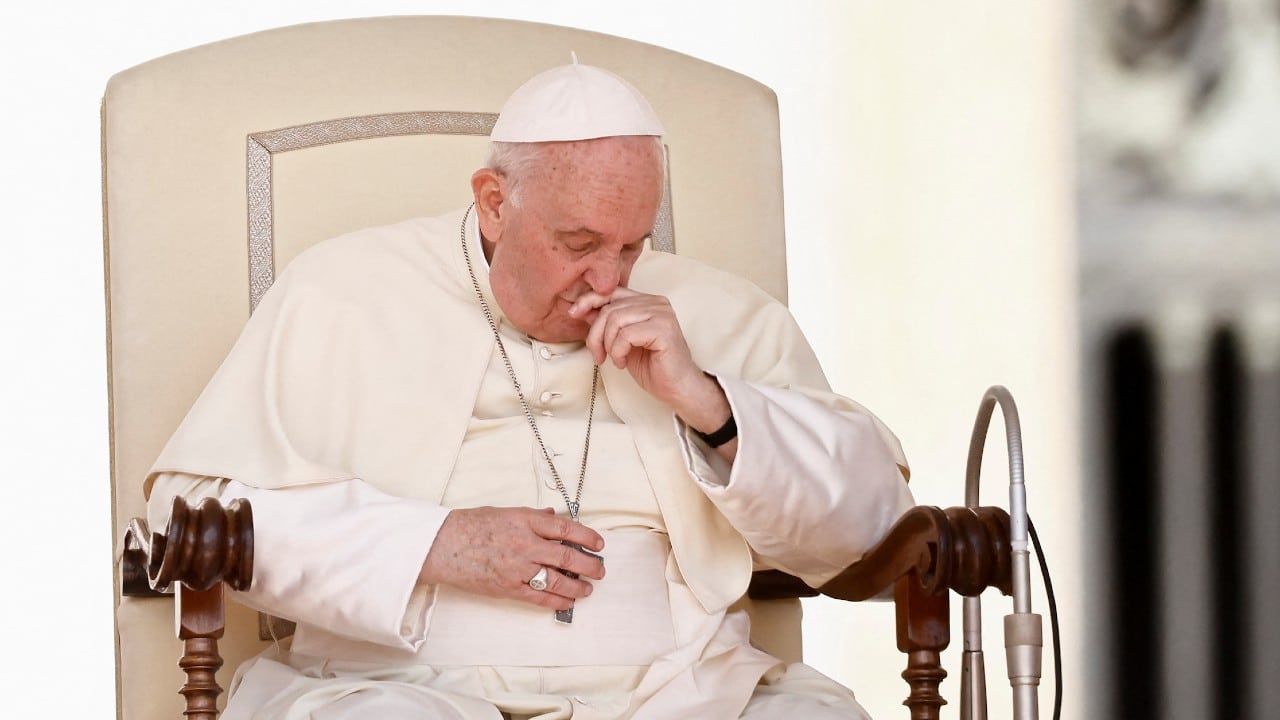 Papa Francisco pide regular circulación de armas