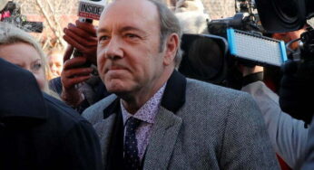 Spacey sale bajo fianza tras juicio por delitos sexuales