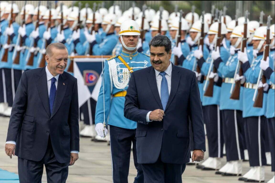 Nicolas Maduro es recibido por el presidente de Turquia