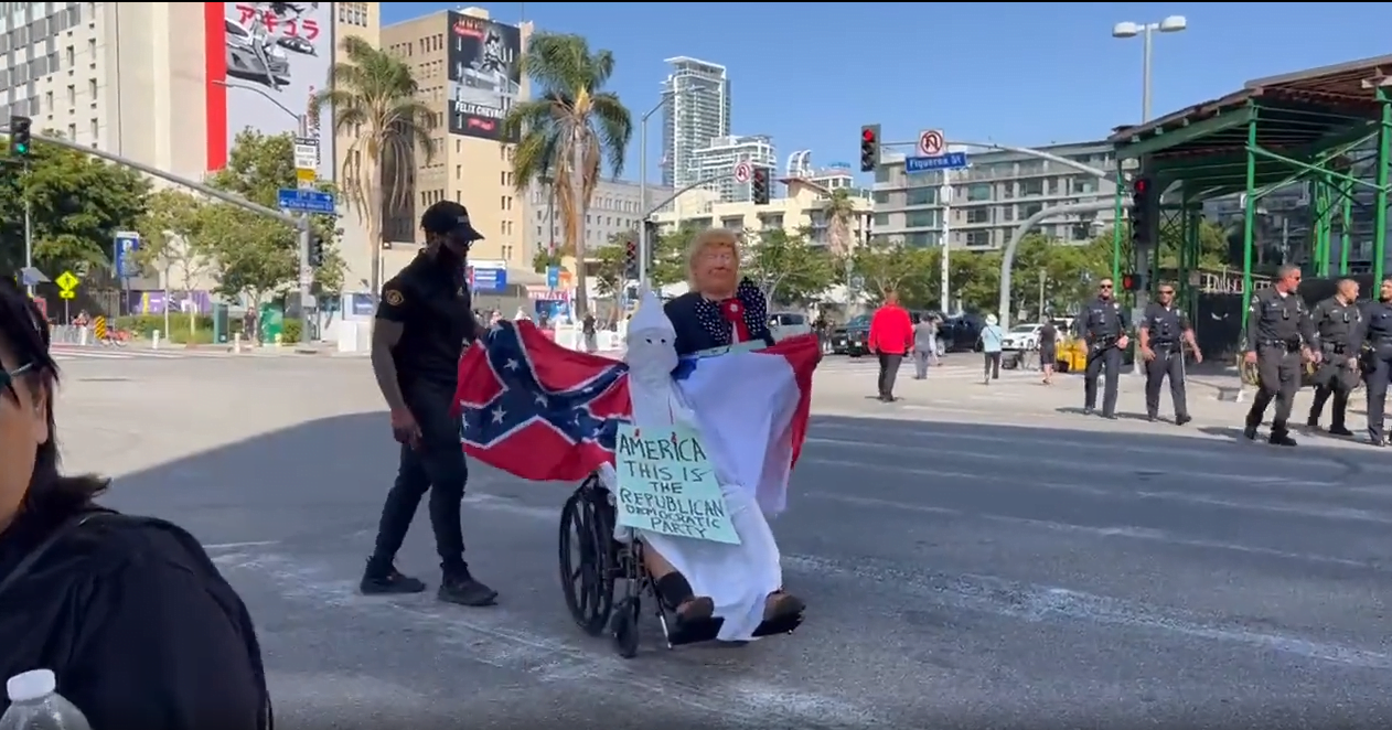 Migrantes protestan al ritmo de los tigres del norte