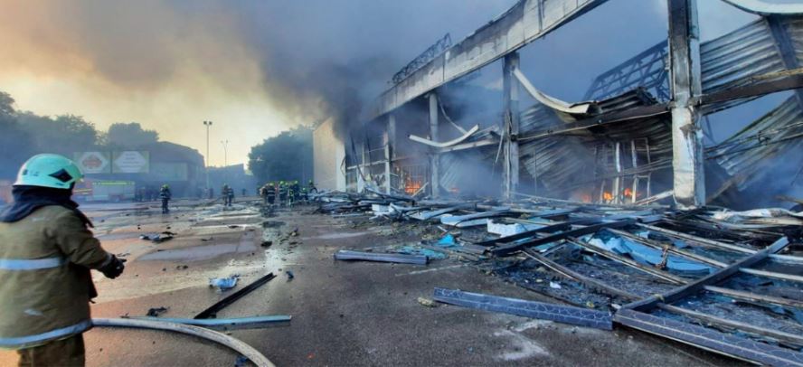 Misil Ruso impacta centro comercial con más de mil personas