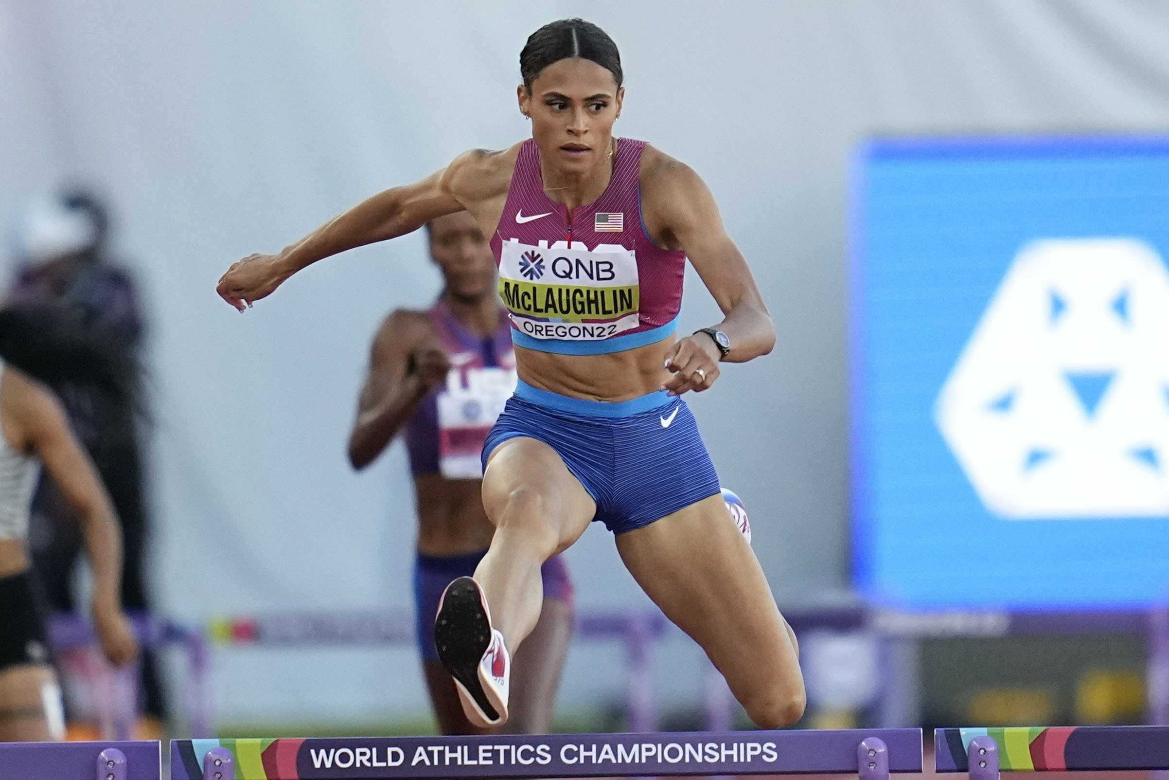 McLaughlin supera su propio record en los 400m vallas