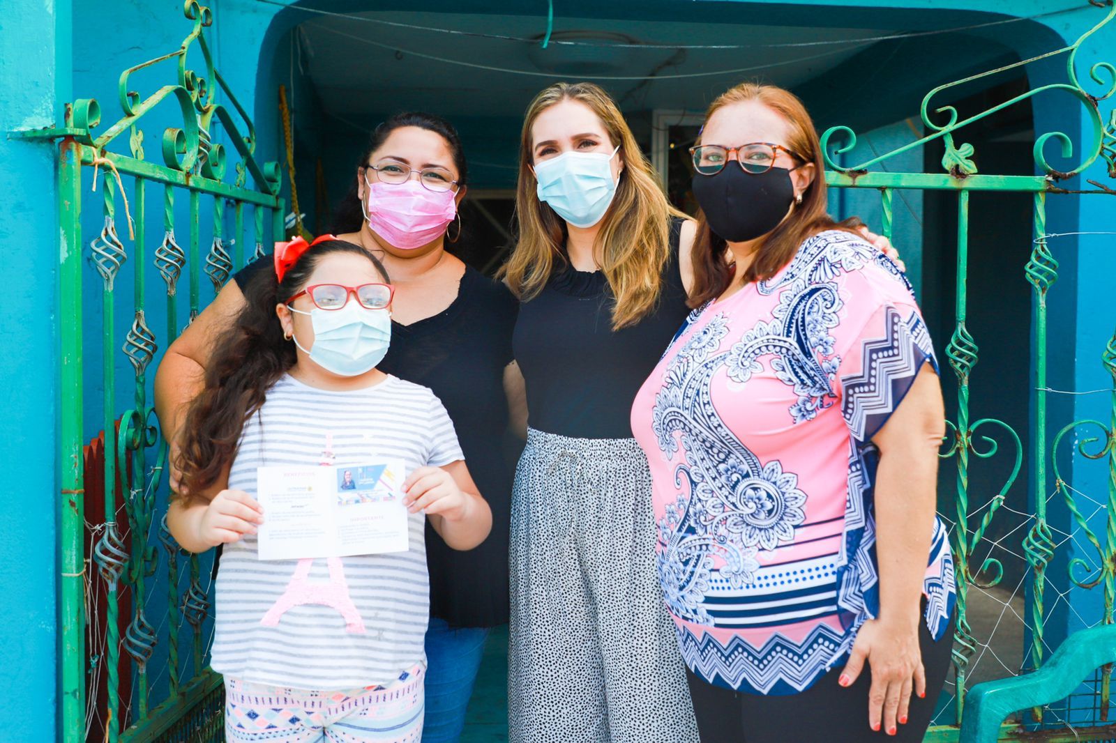 Atenea entrega apoyos alimentarios a personas con discapacidad
