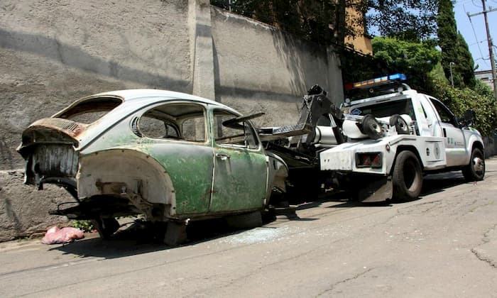 Retiran 2 mil vehículos abandonados de la CDMX