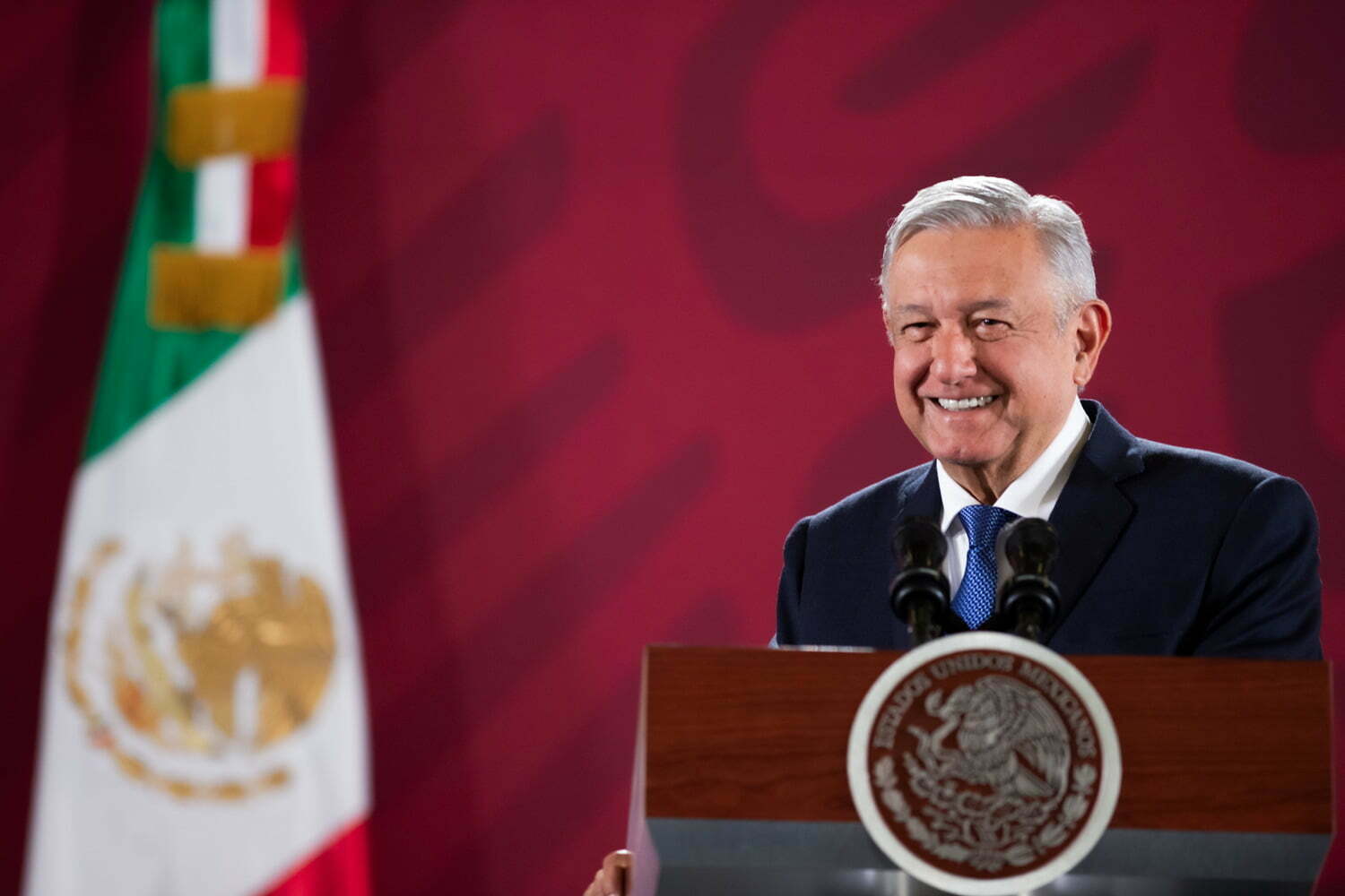 AMLO pide a conservadores no meter a la iglesia en política
