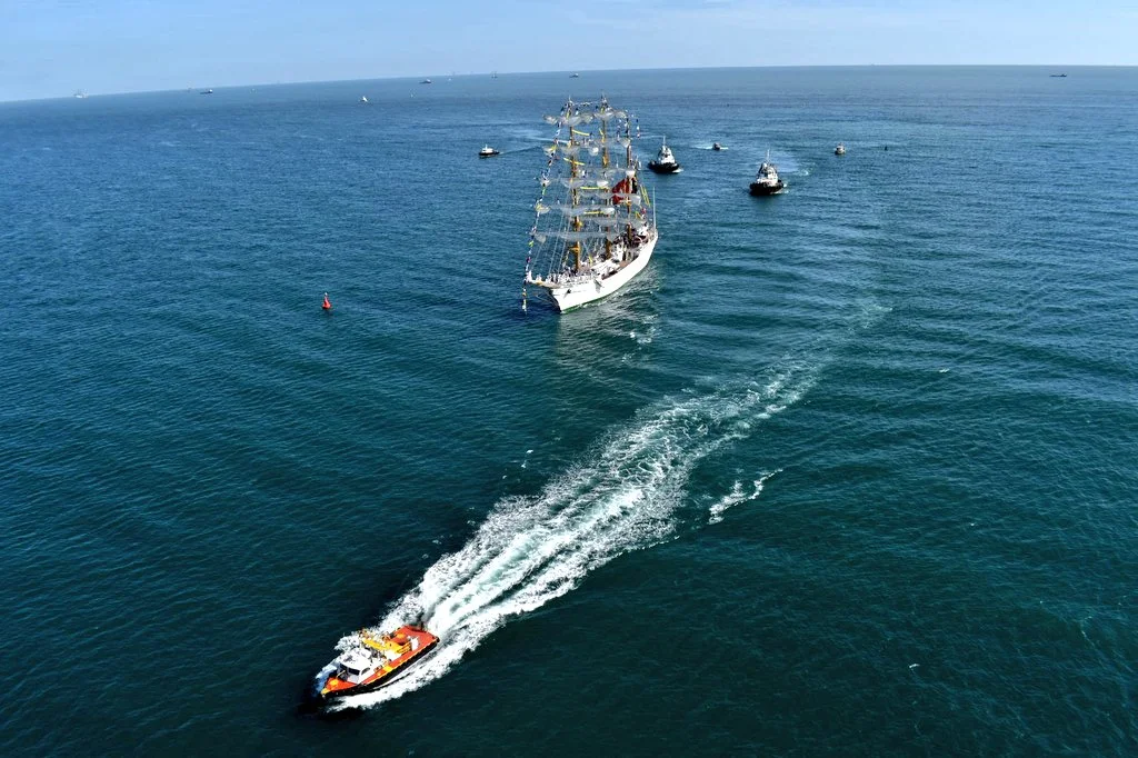 Buque Cuauhtémoc en Puerto de Dos Bocas