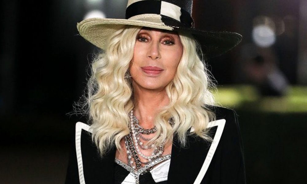 Cher esta viva gracias a que abortó; Critica revocación