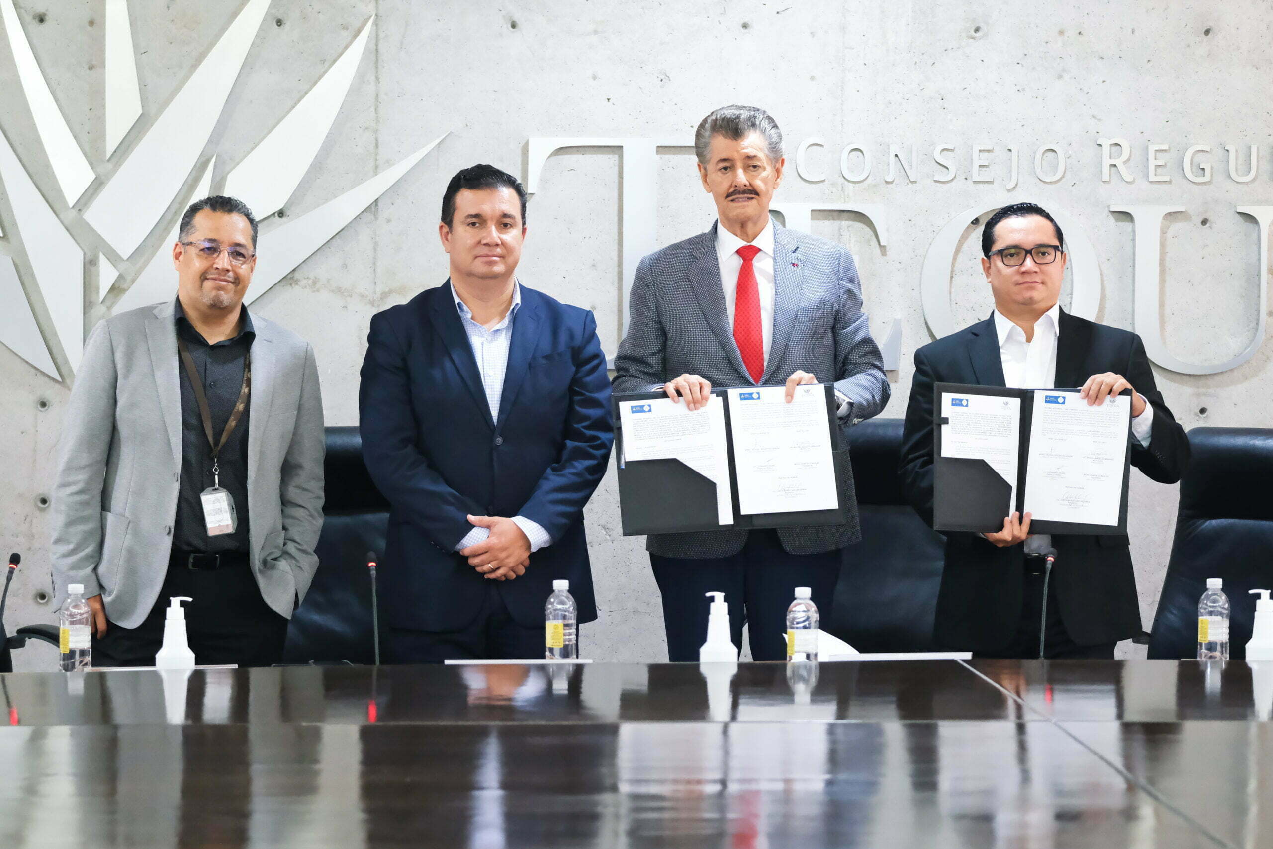 AEEJ y CRT firman convenio para reducir huella de carbono