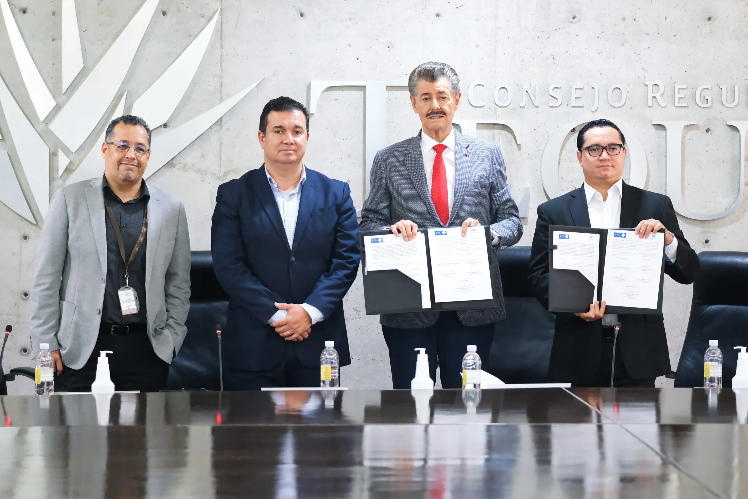 AEEJ y CRT firman convenio para reducir huella de carbono