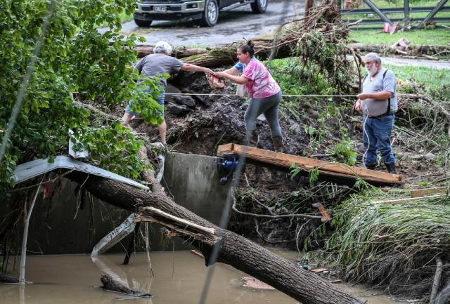 Siguen encontrando cuerpos tras inundaciones en kentucky
