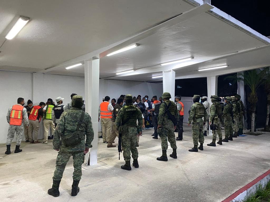 Impiden ingreso a vuelo con 145 personas a Cozumel