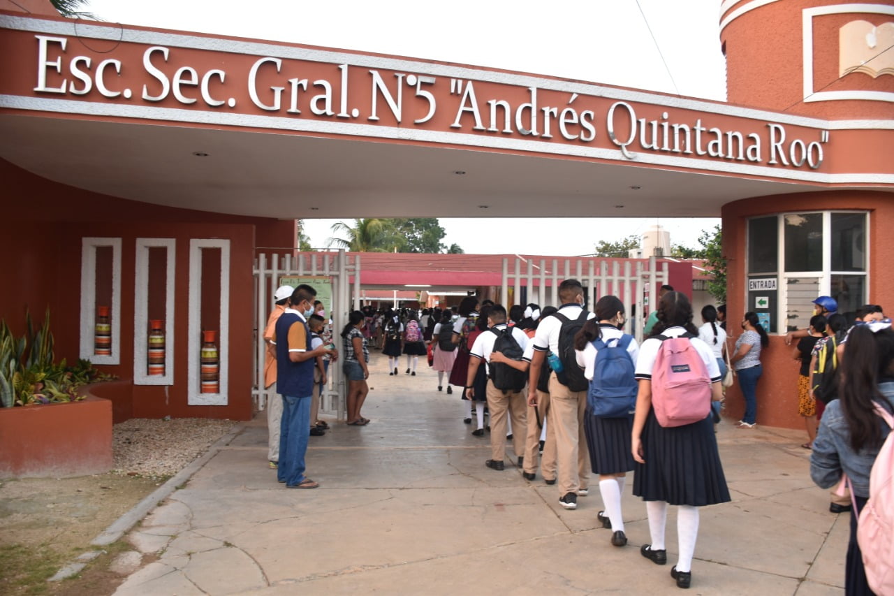 Regresan a clases más de 12 mil 600 estudiantes en JMM
