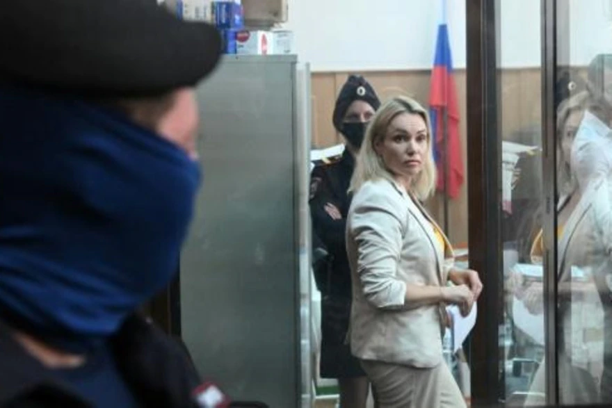 Arresto domiciliario para la periodista rusa que denunció ofensiva en Ucrania