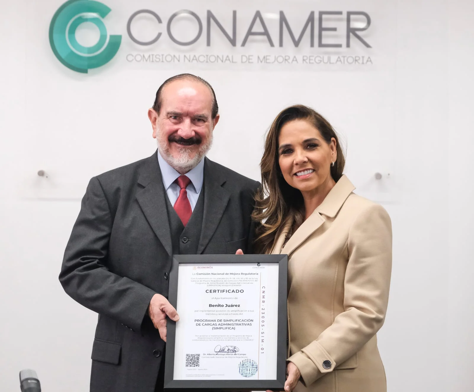 Recibe Mara Lezama “Certificado SIMPLIFICA” por trabajo en BJ