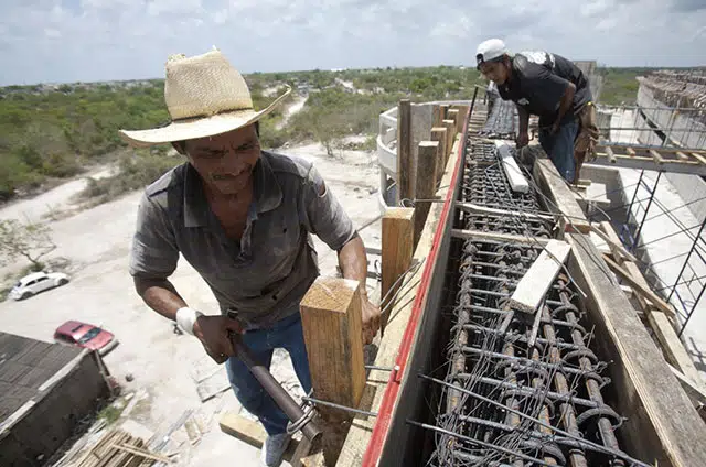 Buscan traer albañiles del centro y norte de México