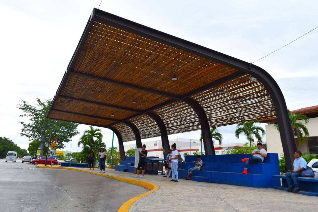 Acabo la espera, rehabilitan paradero de transporte en Playa del Carmen