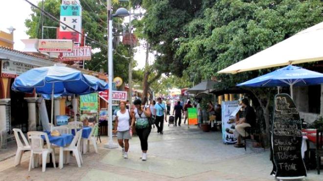 Reordenarán a comerciantes del primer cuadro de Cancún