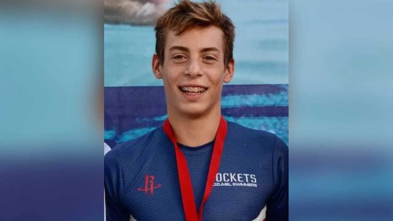 Distinguen a nadador cozumeleño con premio al Mérito del Deporte 2022