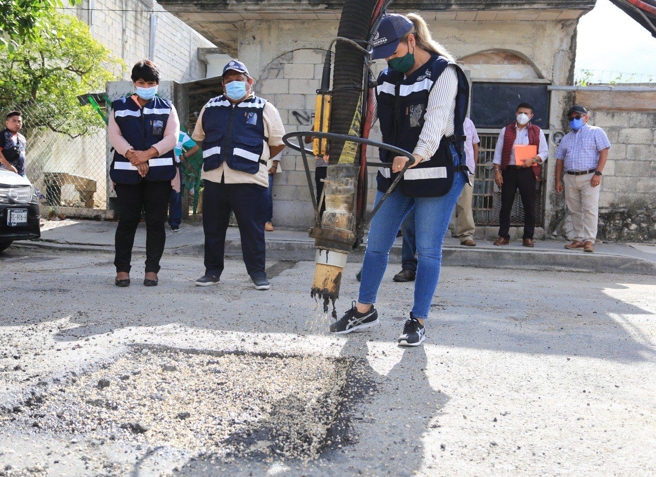 Calles de calidad con más de 13 mil metros bacheados en Solidaridad