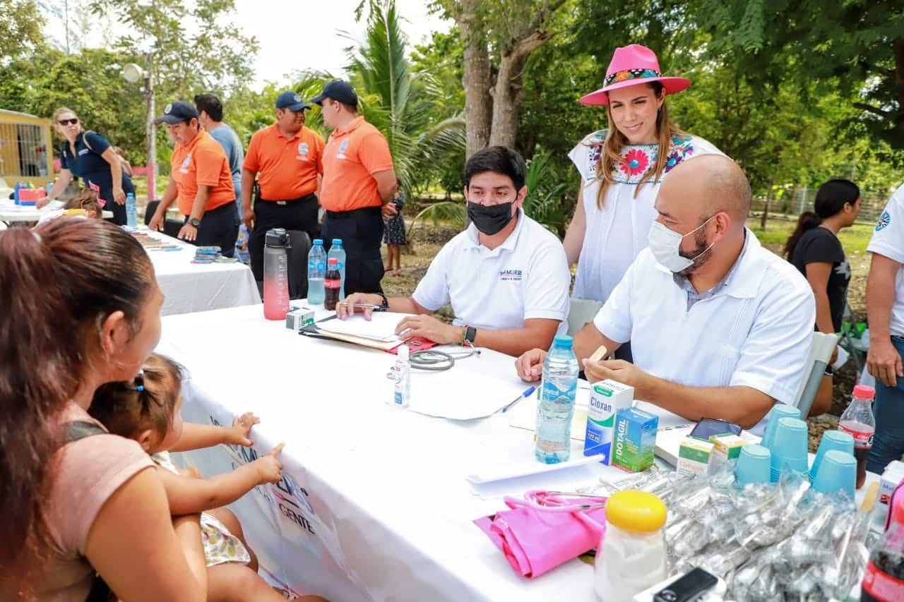 DIF de Isla Mujeres atiende a la comunidad de Francisco May a través de una brigada social