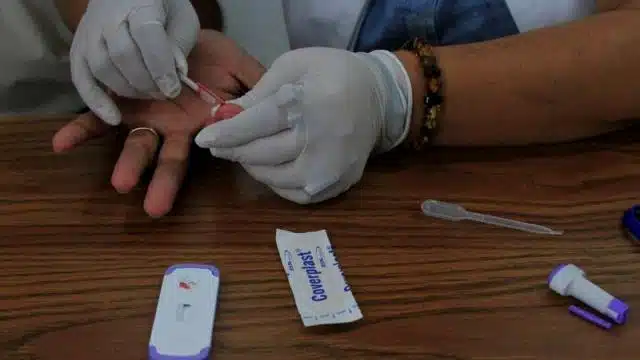 Disminuyen acciones del sistema de salud en la prevención y atención del VIH