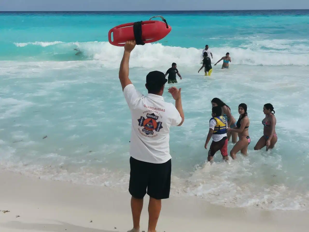 Refuerzan guardavidas conocimiento en rescate acuático