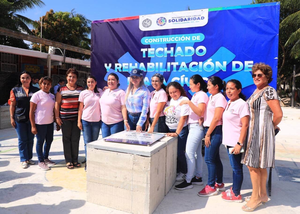 Lili Campos coloca la primera piedra para domo en kinder