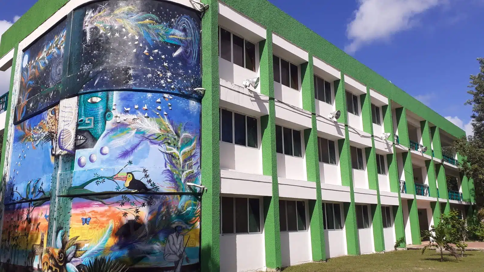 Estudiantes de la UIMQROO representarán a zona maya en Canadá