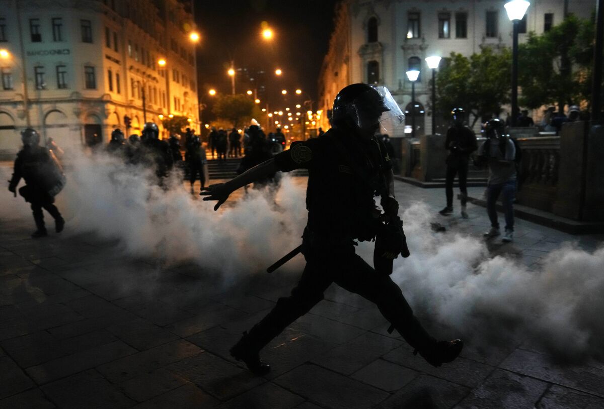 Perú declara estado de emergencia nacional por ola de protestas