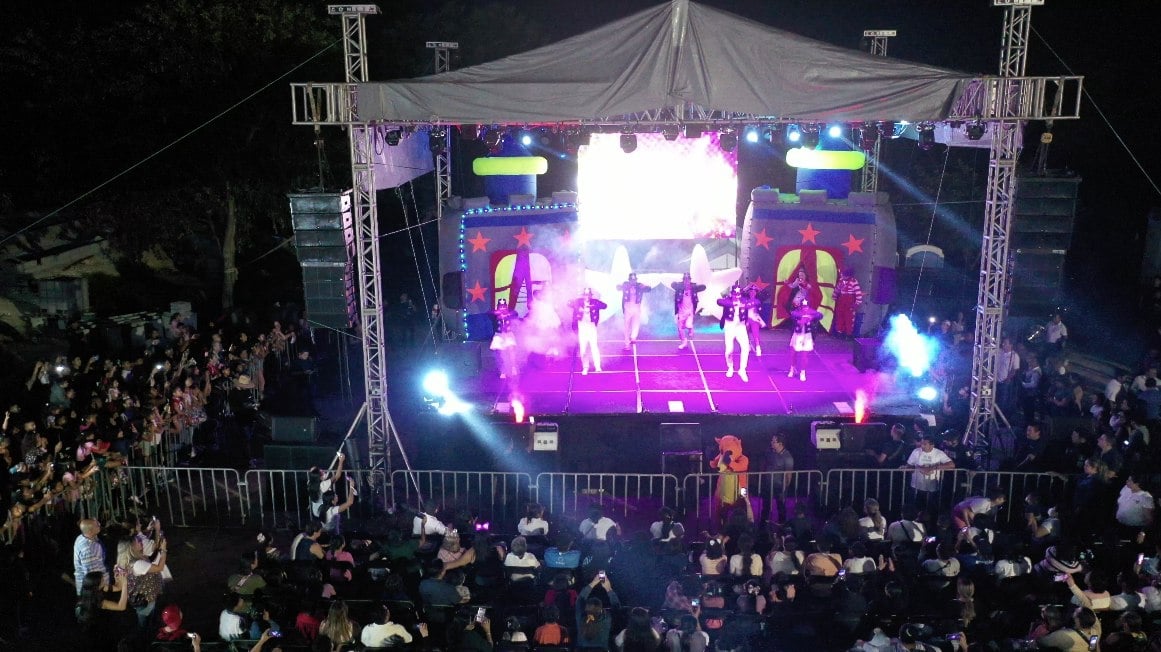 Celebran solidarenses, el día de Reyes con concierto de Tatiana