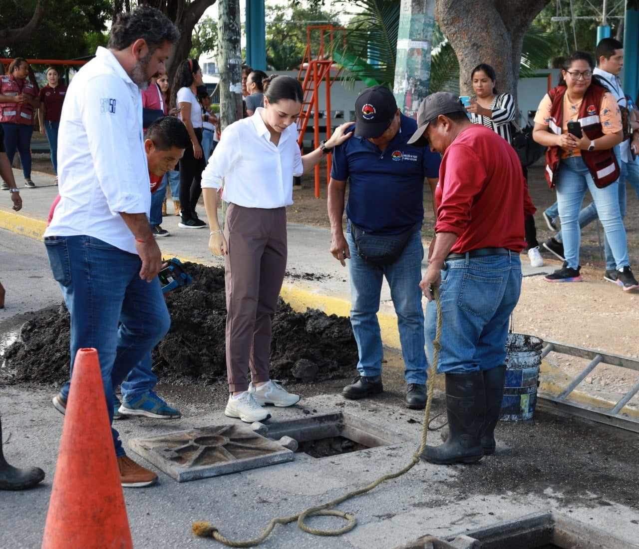Ana Patricia Peralta supervisa trabajos de la supermanzana 91