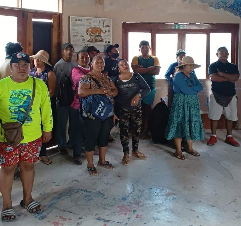 Capacitan a comerciantes de Holbox en el cuidado del medio ambiente