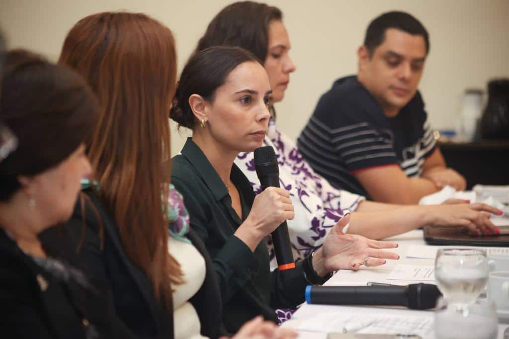 Reafirma Ana Patricia Peralta diálogo con cámaras empresariales
