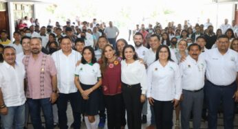 Blanca Merari entrega material y equipamiento al Cecyte