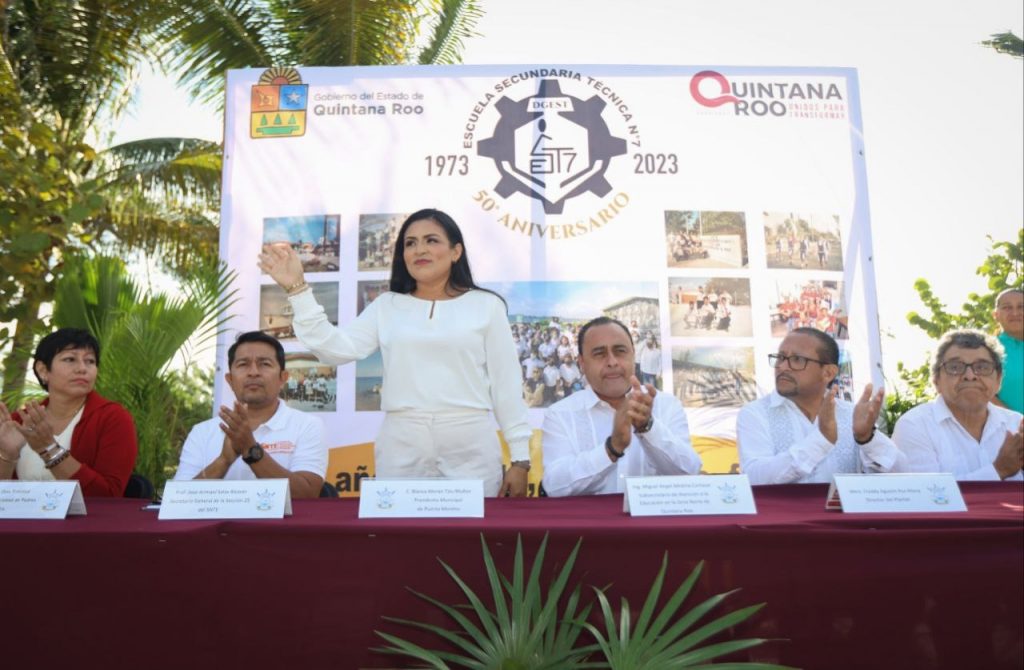 Asiste Blanca Merari a la celebración del 50 aniversario de la Secundaria Técnica #7, “1 de Junio” que nació como un internado en 1972.