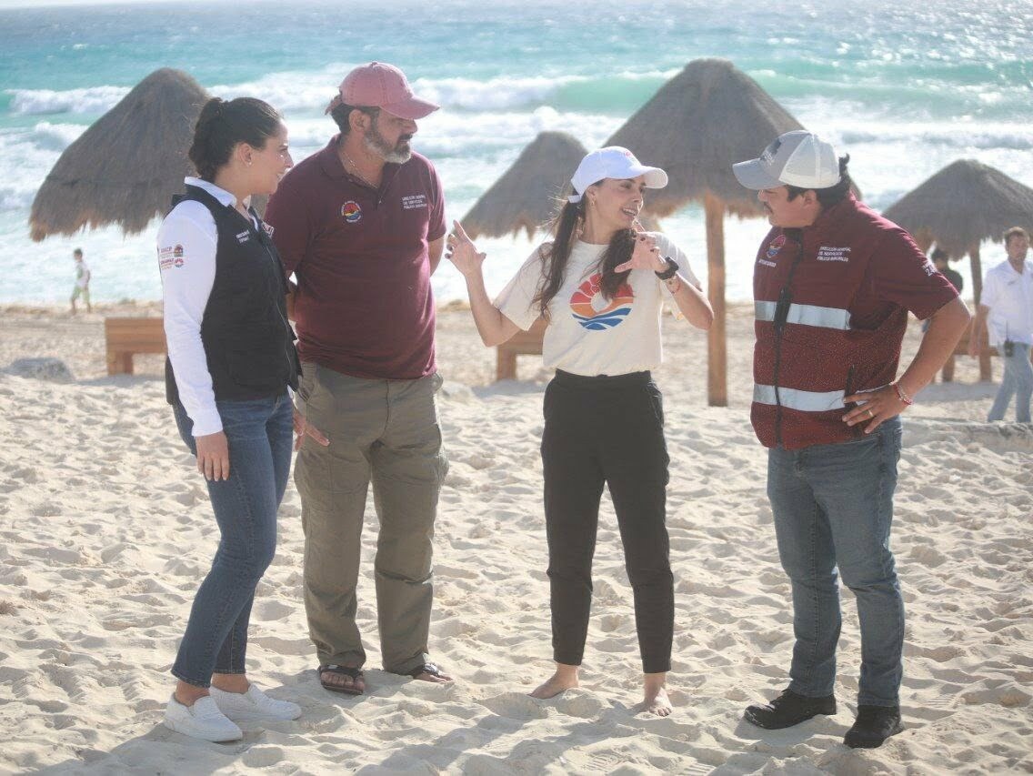 Supervisa Ana Patricia Peralta retiro de sargazo en Playa Delfines