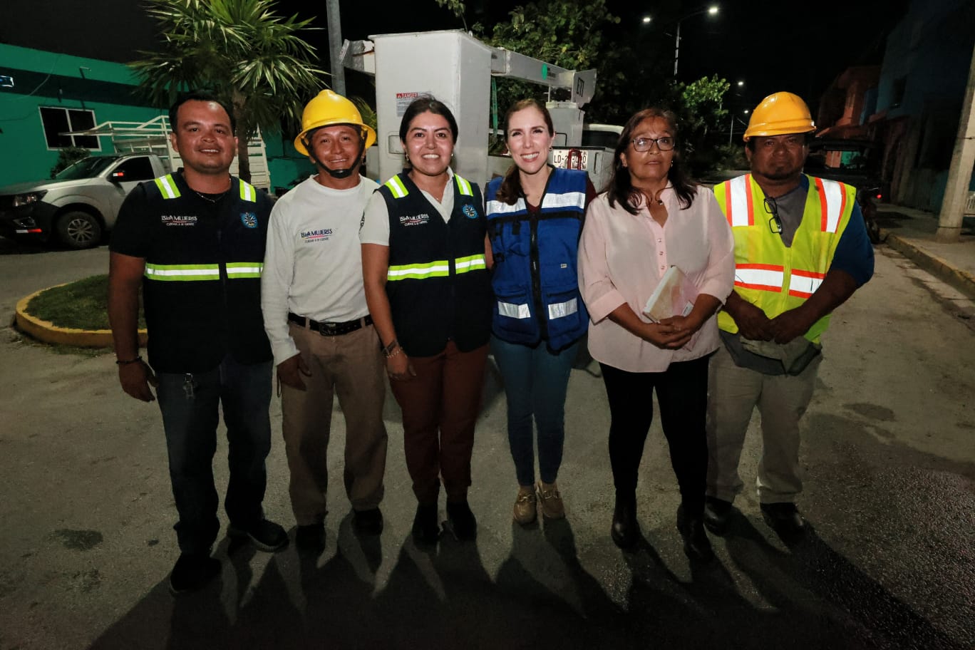Atenea Gómez supervisa alumbrado público en la Zona Insular