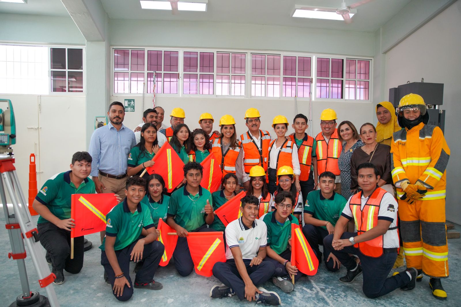Mara Lezama da la bienvenida estudiantes del CONALEP