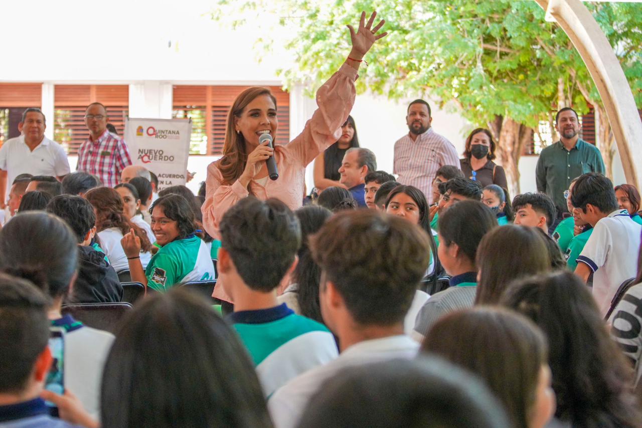 Mara Lezama trabaja por mejores condiciones para que la juventud se prepare mejor