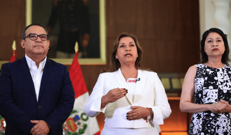 Perú oficializa el término de funciones de su embajador en México