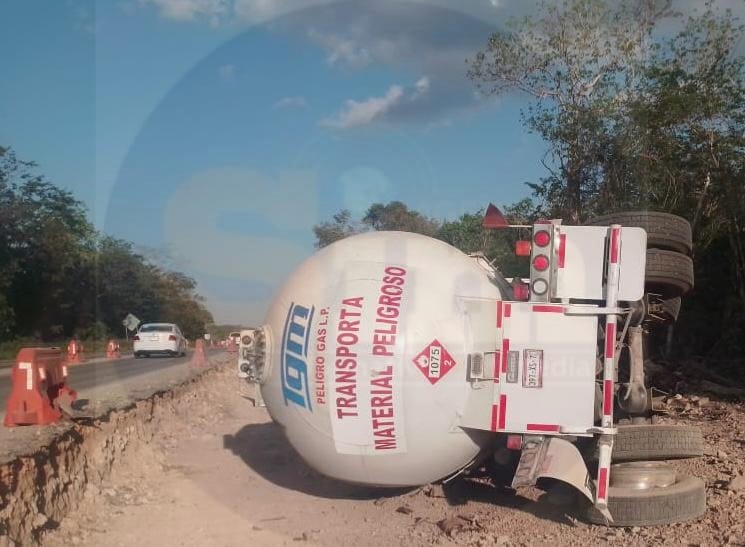Duró tres días rescate de una pipa de gas LP en la carretera Cancún-Mérida