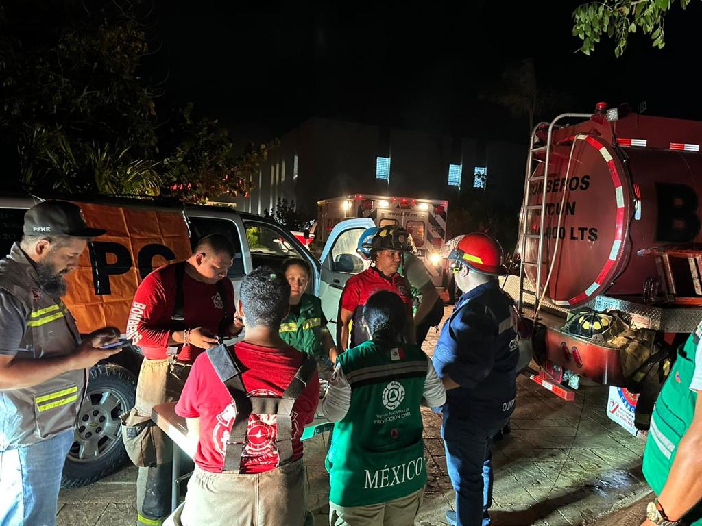 Atenea Gómez agradece el trabajo para sofocar incendio en hotel en Playa Mujeres