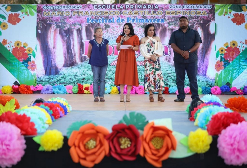 Blanca Merari asiste a celebración de la primavera del CADI “El Principito”, en el domo deportivo de la colonia Zetina Gasca.
